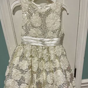 Like new American princess girls special occasion/wedding dress size 8 in ivory
